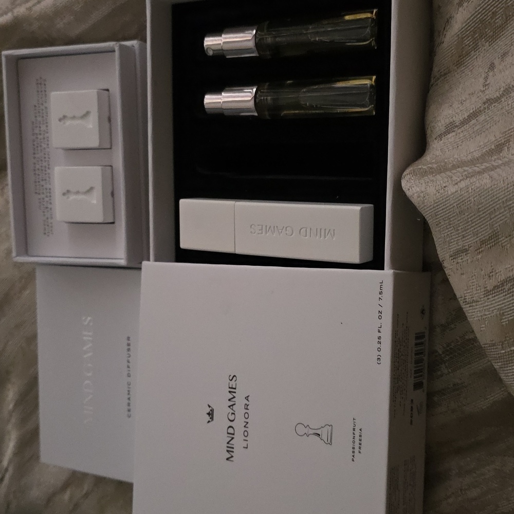 Mind Games Lionora Travel Set Of 2 (Not 3) x 7.5ml W Case + Cube Diffuser Bundle
